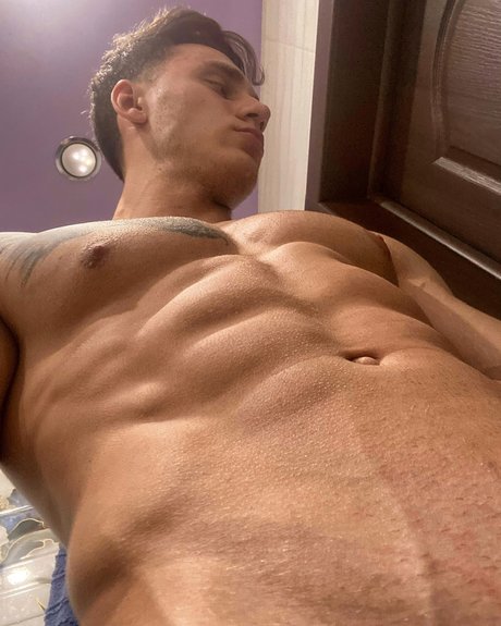 Foto di nudo di fuga di OnlyFans di Bogdan