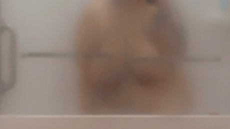 Foto di nudo di fuga di OnlyFans di Lee