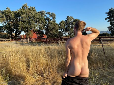 Foto di nudo di fuga di OnlyFans di Farmer Adam