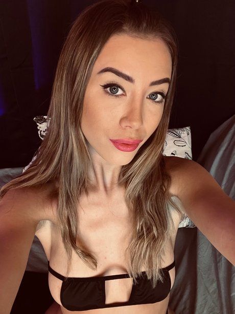 Foto di nudo di fuga di OnlyFans di Em 