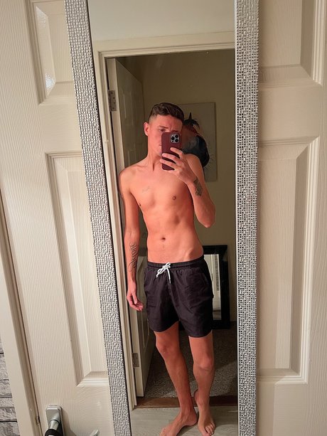 Foto di nudo di fuga di OnlyFans di Nathan Cross