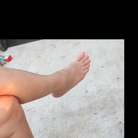 Foto di nudo di fuga di OnlyFans di Mywifesfeet69