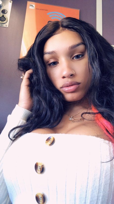 Foto di nudo di fuga di OnlyFans di Queen