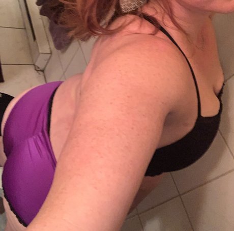 Foto di nudo di fuga di OnlyFans di Curvypinknhot