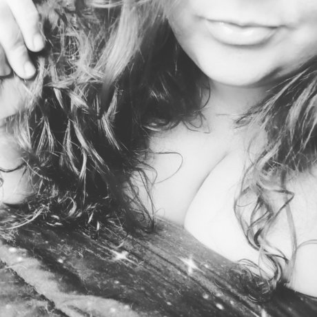 Foto di nudo di fuga di OnlyFans di Curvyhippie