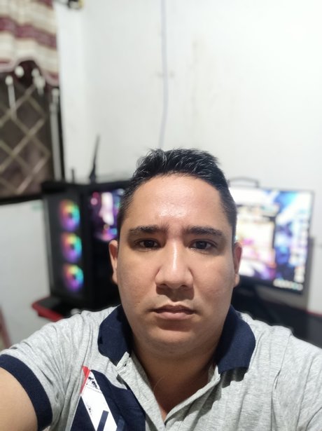 Foto di nudo di fuga di OnlyFans di Carlos Zapata Pineda
