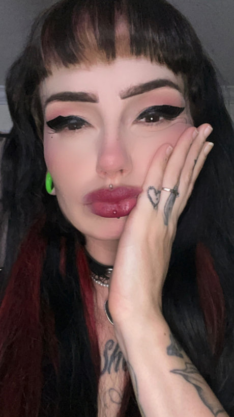 Foto di nudo di fuga di OnlyFans di Christi Wolf  Wednesday