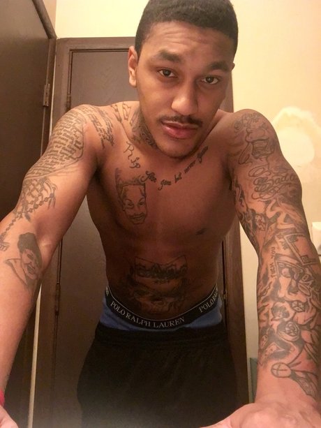 Foto di nudo di fuga di OnlyFans di Freakyazzbambam