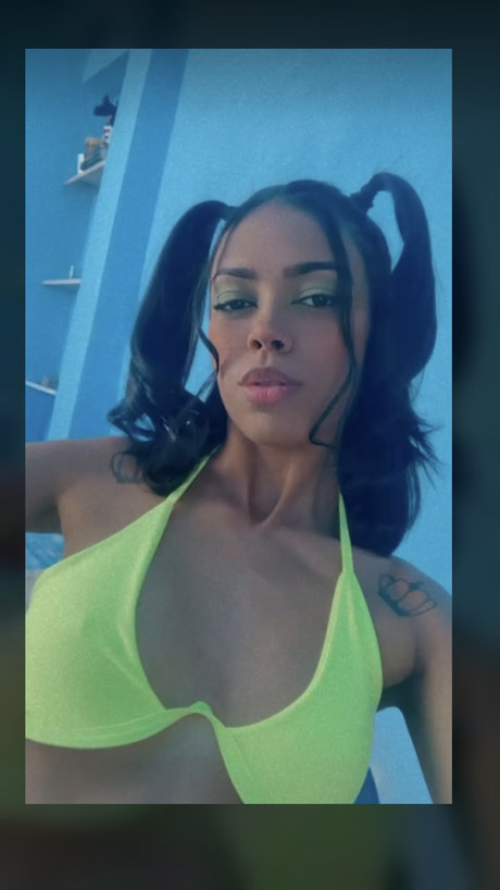 Foto di nudo di fuga di OnlyFans di  Naomi Vip