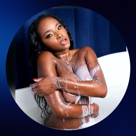 Foto di nudo di fuga di OnlyFans di Naomi Foxxx Vip