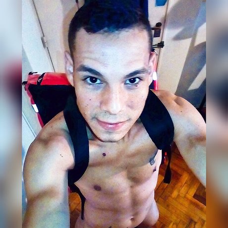 Foto di nudo di fuga di OnlyFans di Nano Valencia Nv