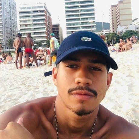Foto di nudo di fuga di OnlyFans di Csar Nandes