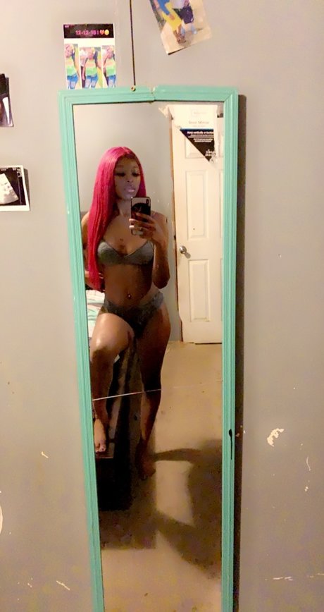 Foto di nudo di fuga di OnlyFans di Eboni
