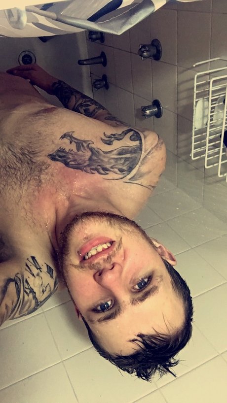 Foto di nudo di fuga di OnlyFans di Dilltats