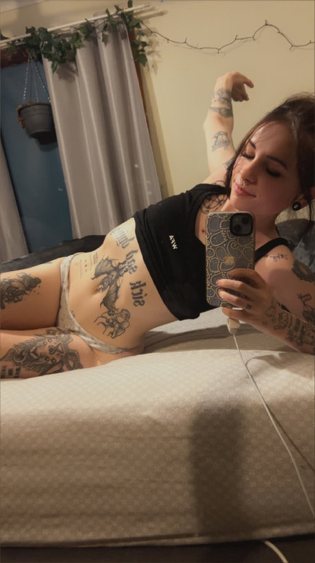 Foto di nudo di fuga di OnlyFans di Desolation  