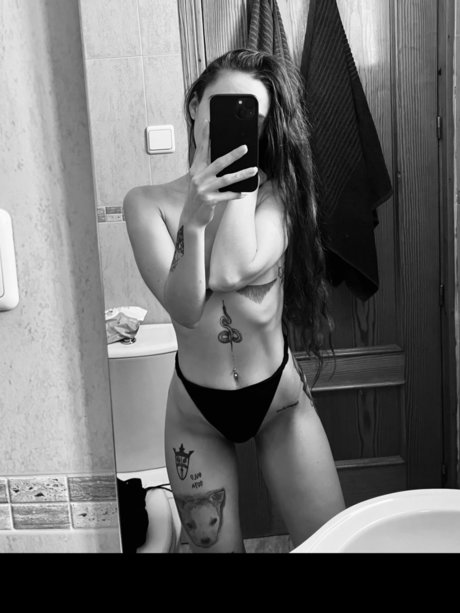 Foto di nudo di fuga di OnlyFans di Sinner