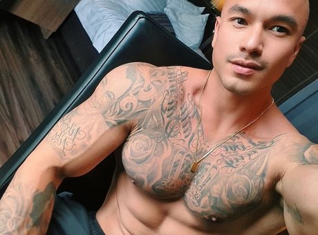 Foto di nudo di fuga di OnlyFans di Daddy Dean Thai