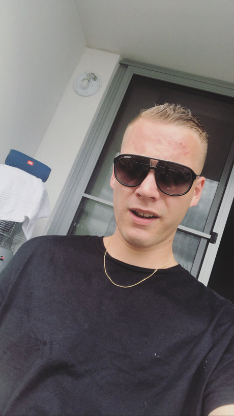 Foto di nudo di fuga di OnlyFans di Nathan