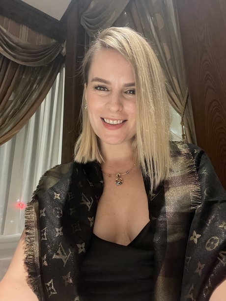 Foto di nudo di fuga di OnlyFans di Natallia