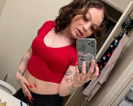 Foto di nudo di fuga di OnlyFans di Naughty Nadia