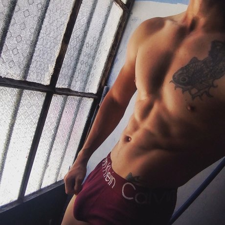 Foto di nudo di fuga di OnlyFans di Carlos Blanco