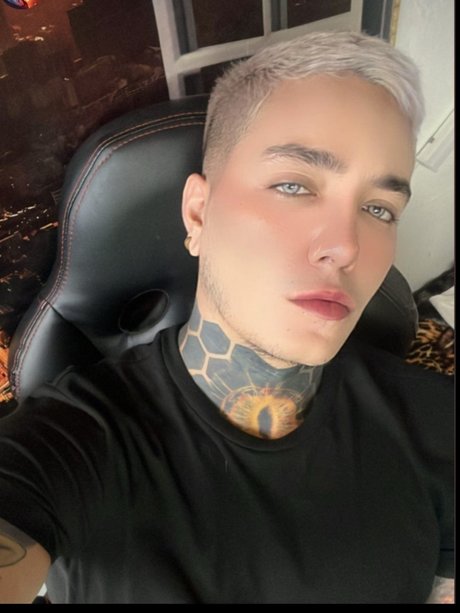 Foto di nudo di fuga di OnlyFans di Chris