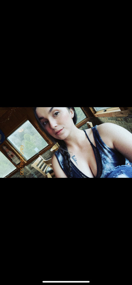Foto di nudo di fuga di OnlyFans di Destinee Faith