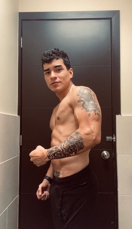 Foto di nudo di fuga di OnlyFans di Alistter2410