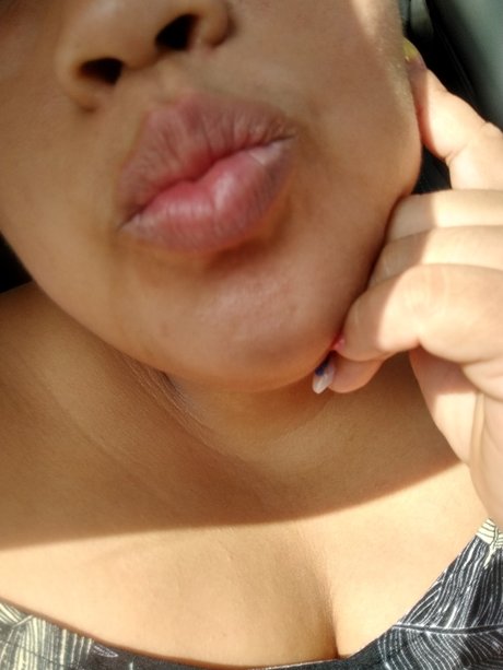 Foto di nudo di fuga di OnlyFans di Nahomi