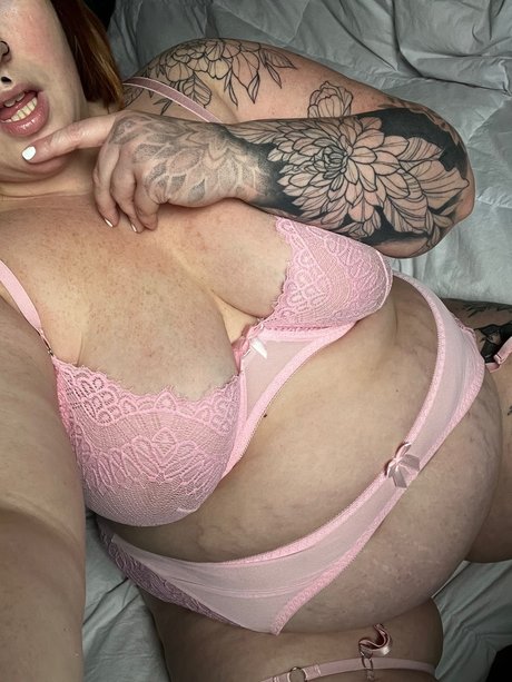Foto di nudo di fuga di OnlyFans di Lola Red