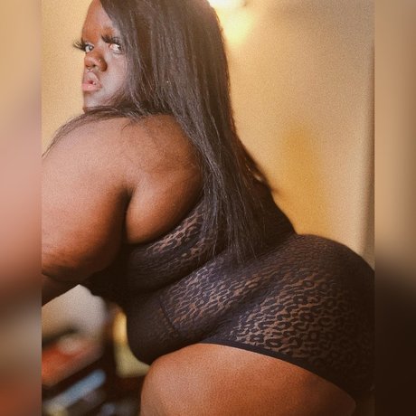 Foto di nudo di fuga di OnlyFans di Fun Sized Henny 