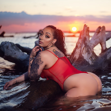 Foto di nudo di fuga di OnlyFans di Kate   Curvy For Days