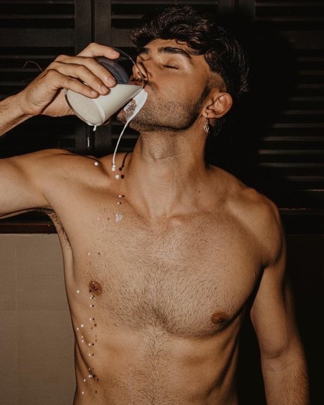 Foto di nudo di fuga di OnlyFans di Carlospaya8