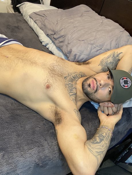 Foto di nudo di fuga di OnlyFans di Raymond A Cota