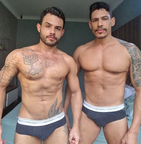 Foto di nudo di fuga di OnlyFans di Couple Urban Xxl