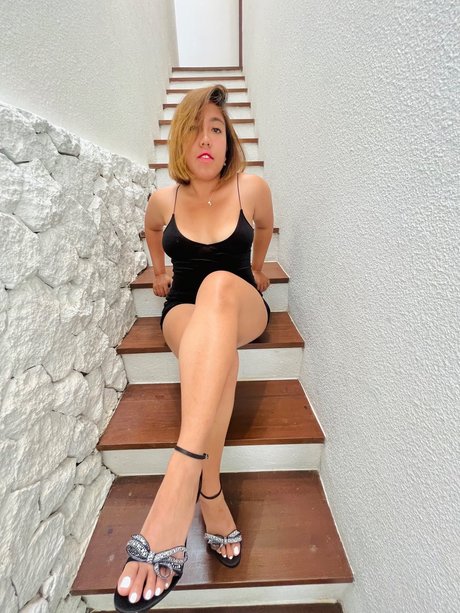 Foto di nudo di fuga di OnlyFans di Dea Della