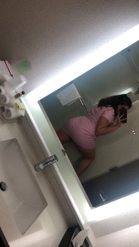 Foto di nudo di fuga di OnlyFans di Isaaa