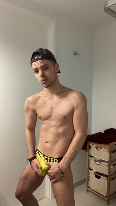 Foto di nudo di fuga di OnlyFans di Nearb