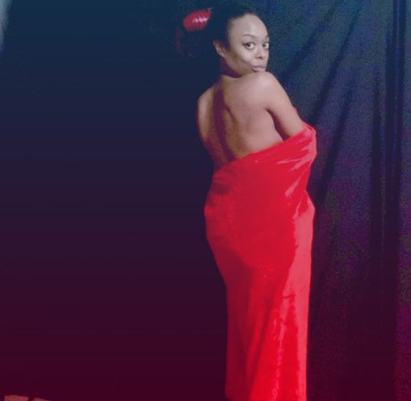 Foto di nudo di fuga di OnlyFans di Nikali
