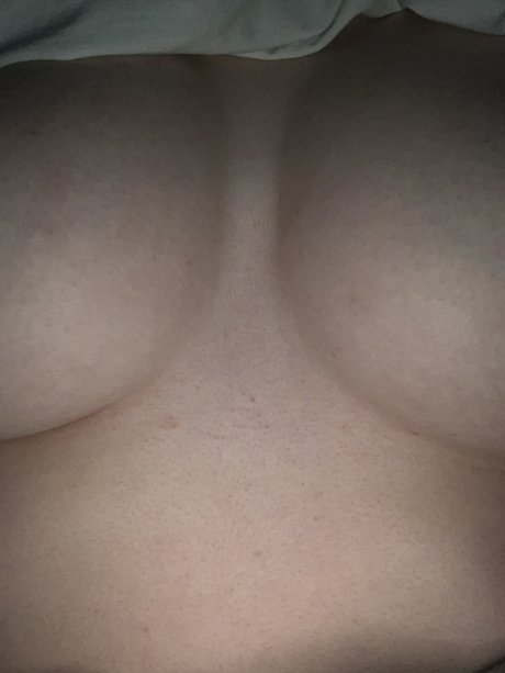 Foto di nudo di fuga di OnlyFans di Naughty Miley