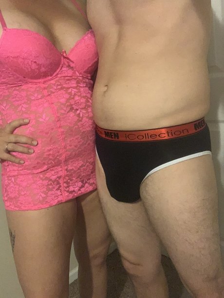 Foto di nudo di fuga di OnlyFans di Naughty Midwest Couple