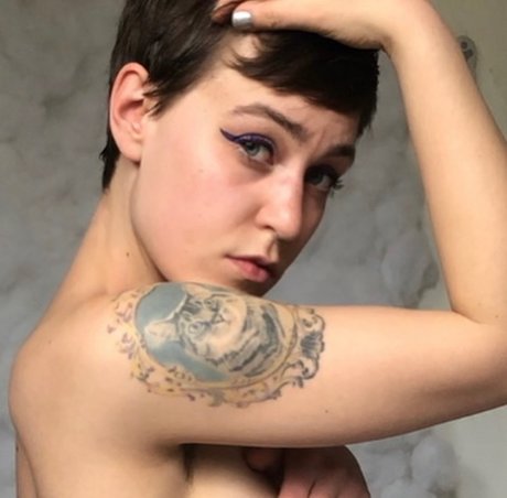 Foto di nudo di fuga di OnlyFans di Peanut