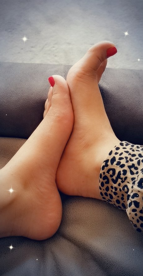 Foto di nudo di fuga di OnlyFans di Naughty Katrina Feet