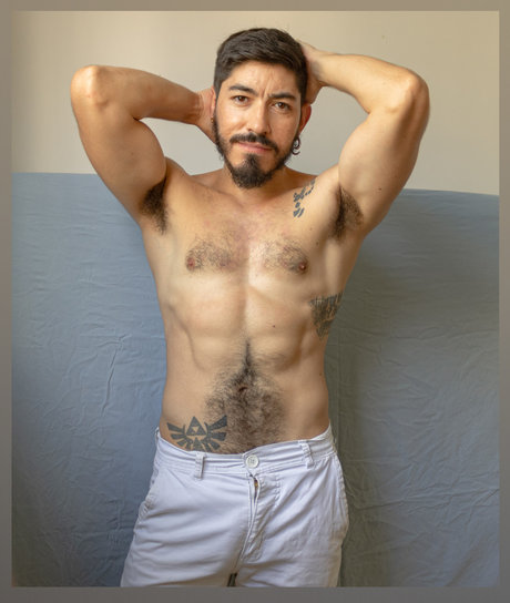 Foto di nudo di fuga di OnlyFans di Naturistantrico
