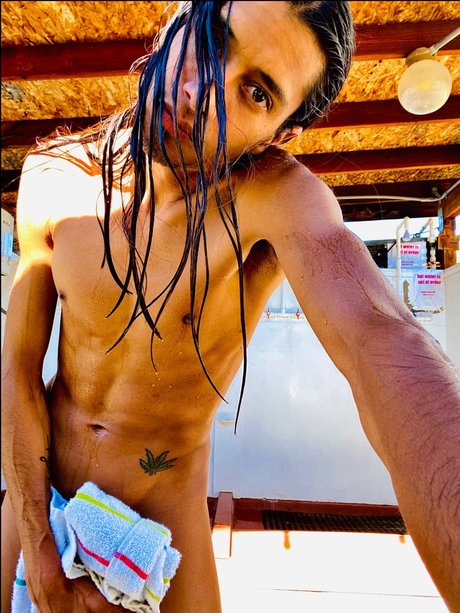 Foto di nudo di fuga di OnlyFans di Nature Freak