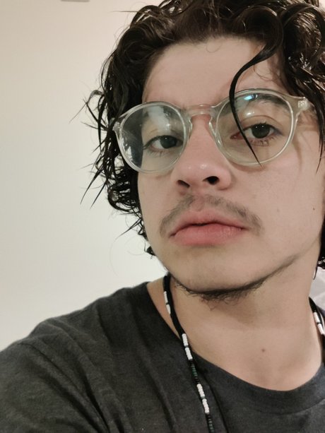 Foto di nudo di fuga di OnlyFans di Cedar Chivalry