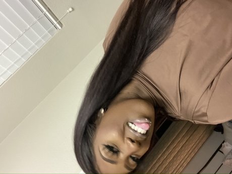 Foto di nudo di fuga di OnlyFans di Samira