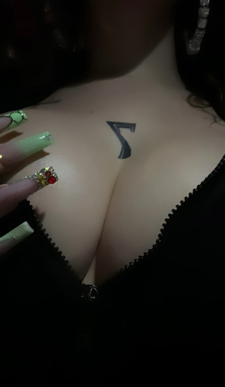 Foto di nudo di fuga di OnlyFans di Queenbarbie