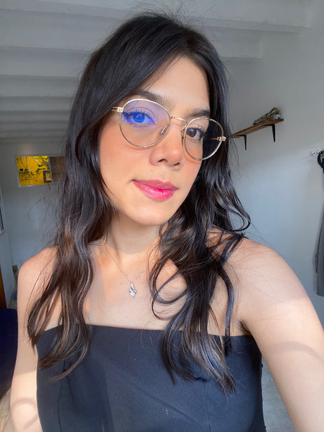 Foto di nudo di fuga di OnlyFans di Avis