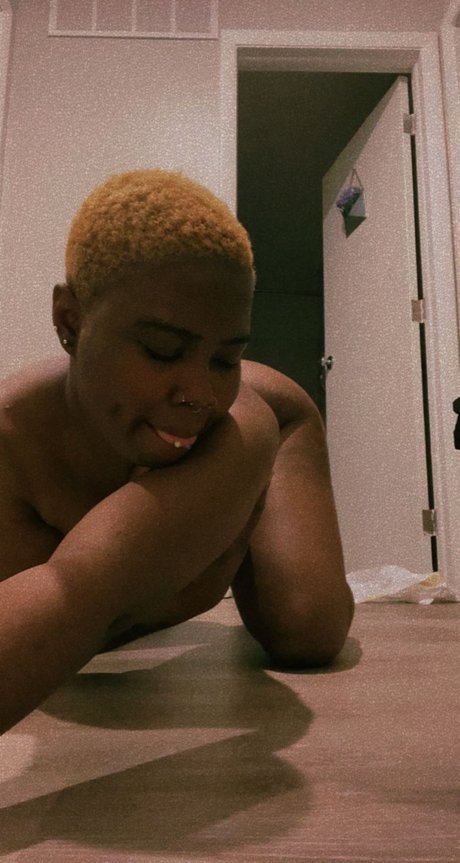 Foto di nudo di fuga di OnlyFans di Nessanaj